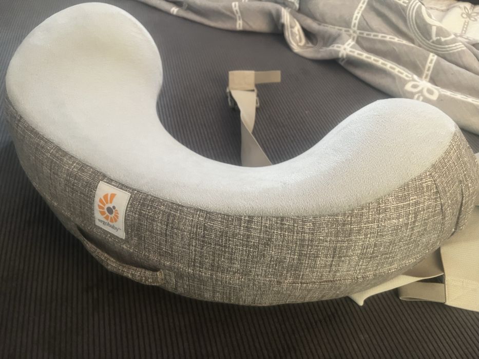 Ergobaby подушка для кормления