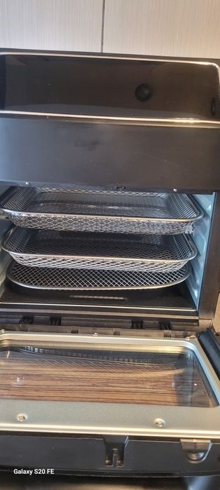 Friteuză cu aer cald