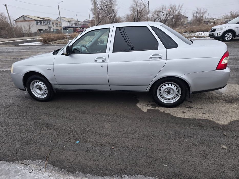 Продам приору .Седан
