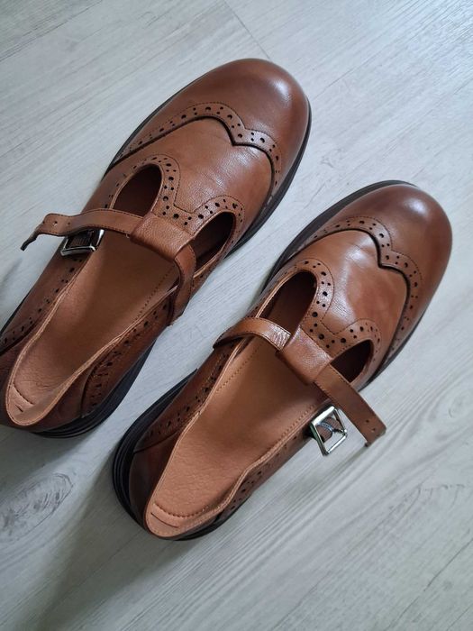 Продавам дамски есенни обувки