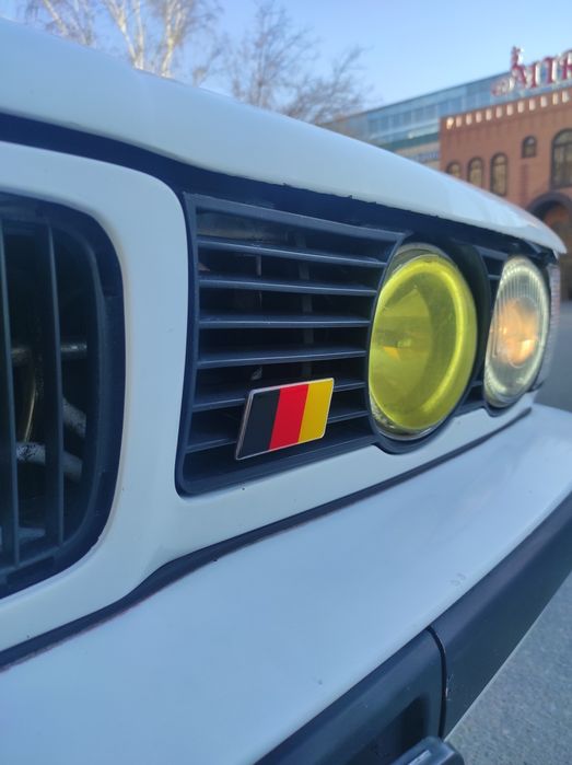 Шильдик флаг в решётку радиатора