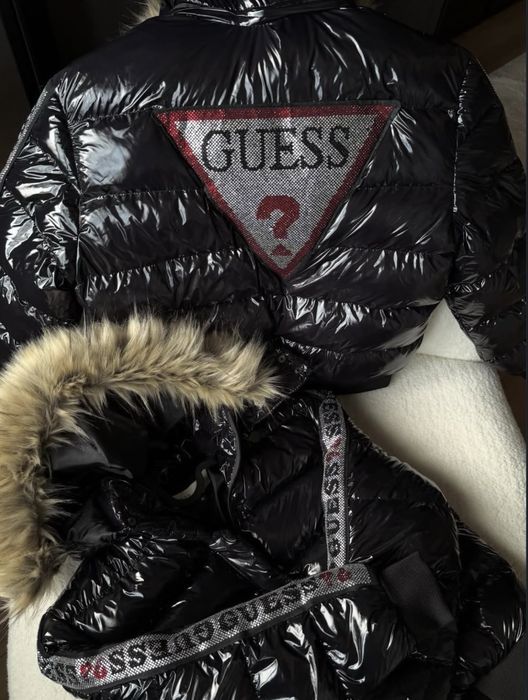 Geaca guess cu blana naturala la guler