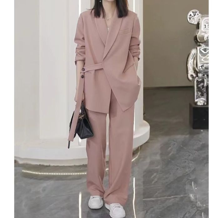 Брюшной костюм женский