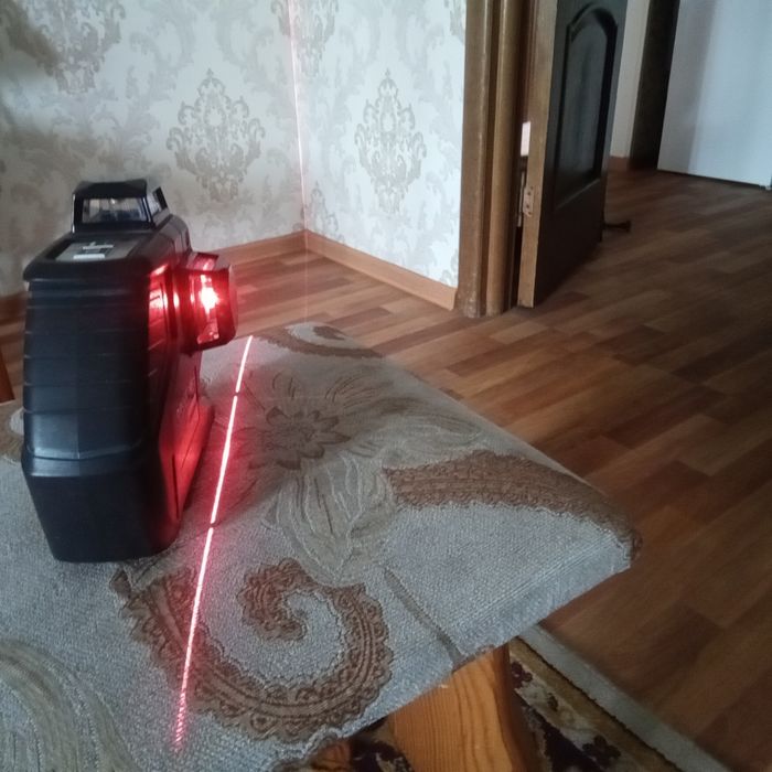 Продам лазерный уровень Bosch