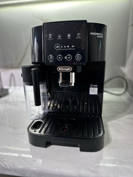 Кофемашина Delonghi magnifica start