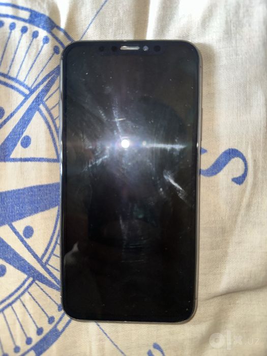 Iphone xs qora rangli