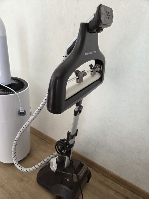 Вертикальный отпариватель Rowenta Master Valet Roll&Press (модель IS63