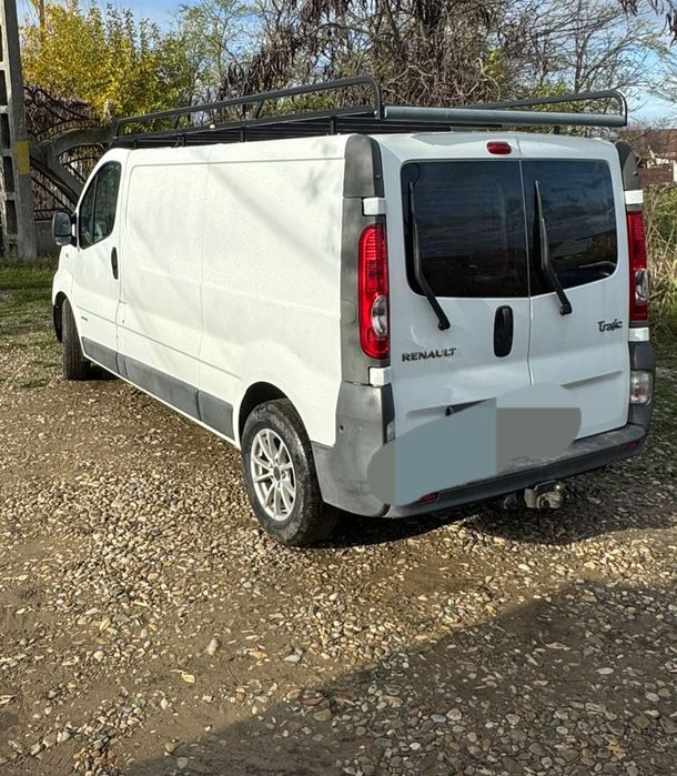 Vând Renault trafic model lung