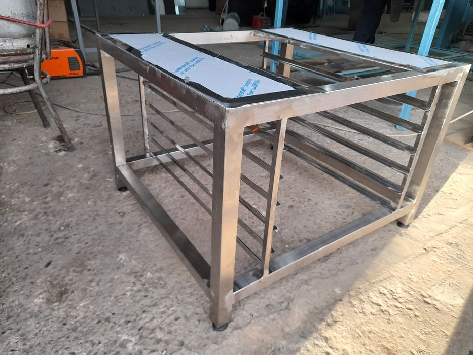 Masă inox  profesională și   suport cuptor.