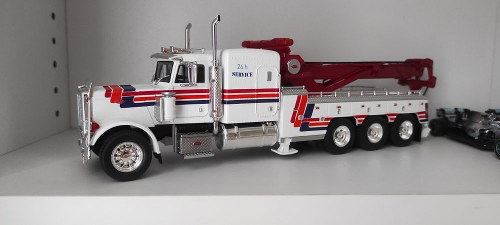 Метални модели различни мащаби