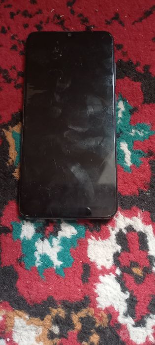 XIAOMI 9-layt ekrani va orqasi singan zapchastga.
