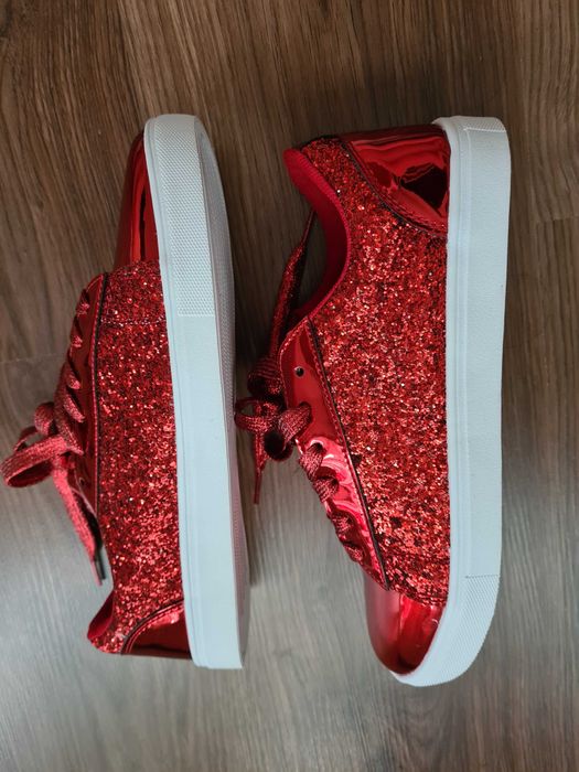 Нови червени кецове 39 н