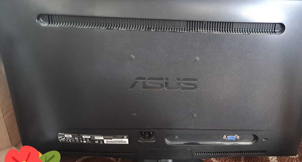 Продавам  компютър  с  монитор