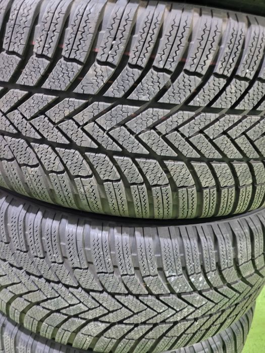 4 бр зимни 235/55/19 Bridgestone