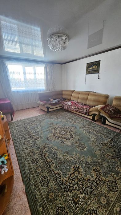 Диван и кресло больше