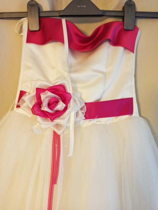 Vand rochie printese,  pentru ocazii deosebite 7-10 ani