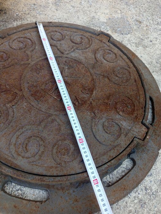 Чугунный люк новый