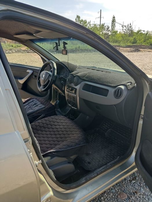 Машина Renault Sandero