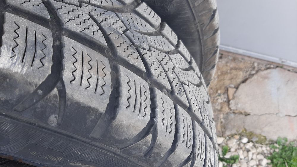 Продавам зимни гуми с железни джанти 165/70R14 за Сузуки Суифт 1.3/70R
