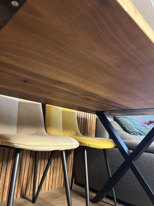 Трапезна маса от масивен дъб