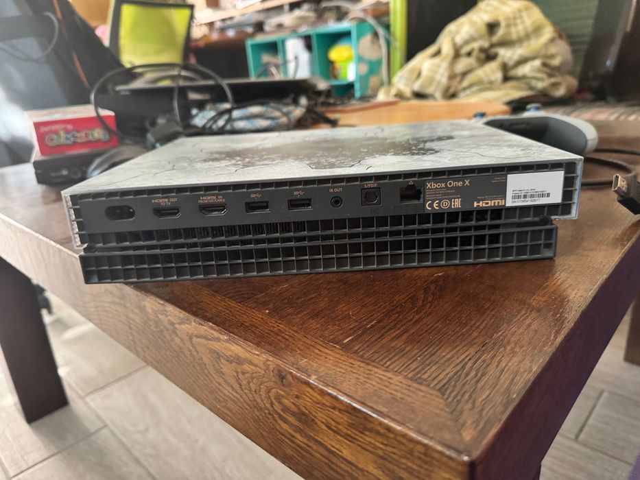 Xbox one x продавам