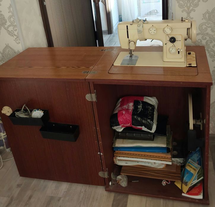 Продаётся швейная машина.