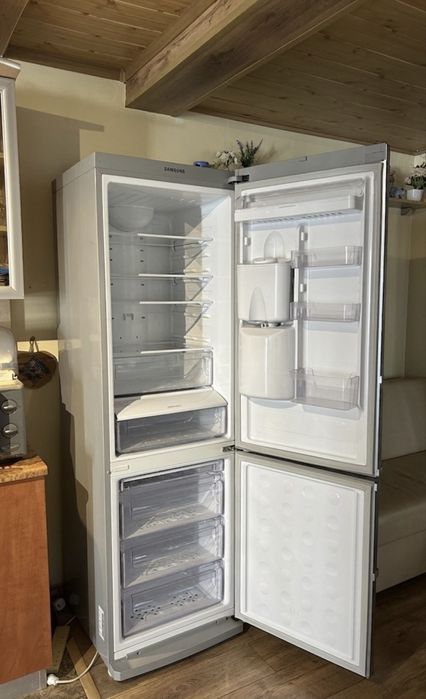 Frigider Samsung