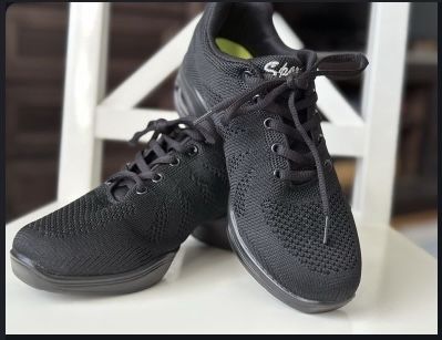 Pantofi adidasi dans marimea 38