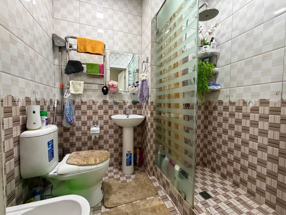 Юнусабад 12 квартал 2/1/4 (58²) продаётся квартира под офис