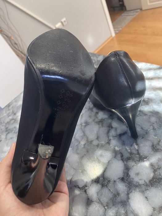 Обувки стилето .