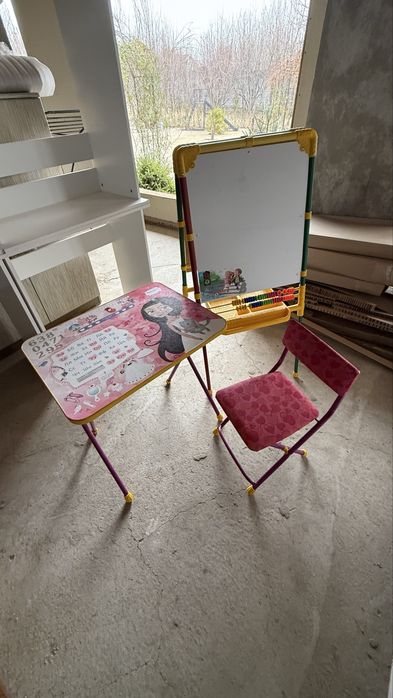 Детский столик со стульчиком и доской