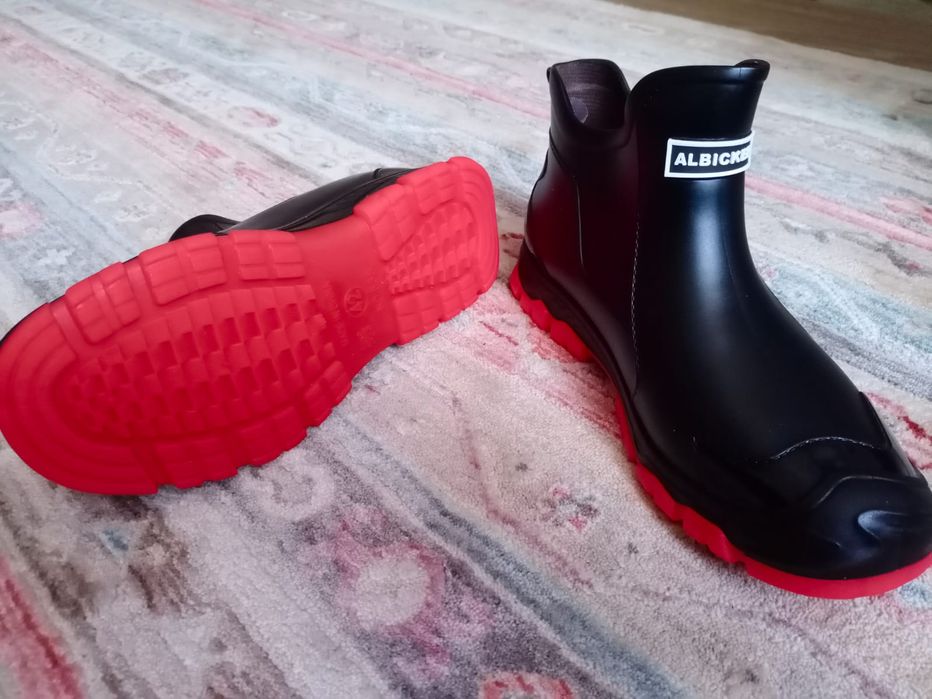 Резиновые кроссовки