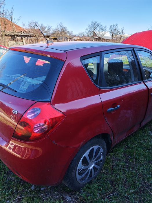 Dezmembrez kia ceed 1 6 benzină
