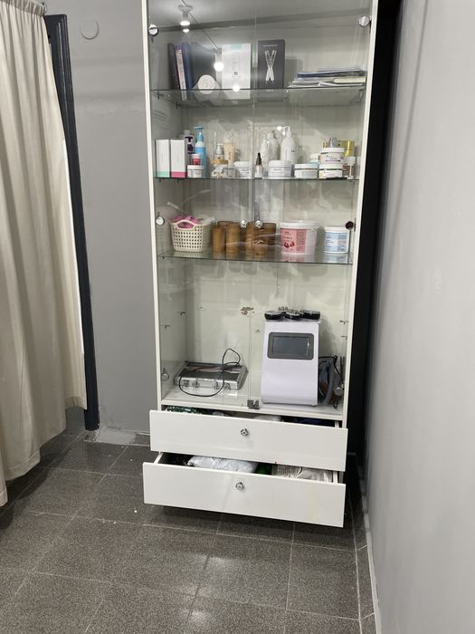 Шкаф для салона красоты .)