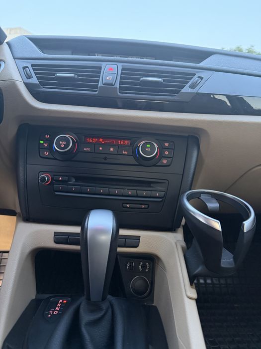 продавам BMW X1. пълен M пакет