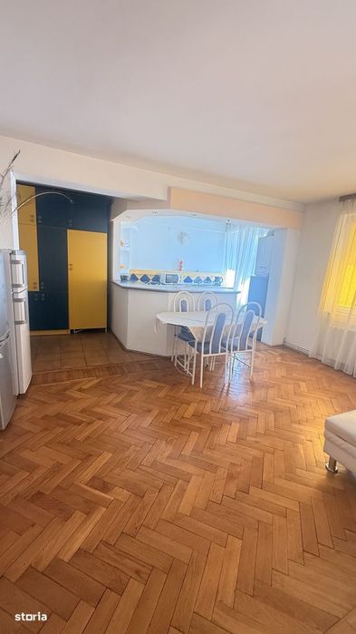 Apartament semidecomandat, Centru – Revoluției, etaj 1, mobilat!