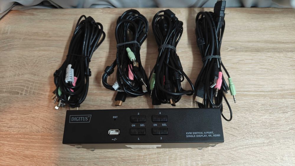 KVM Switch Digitus DS-12880 4-порта, 4K HDMI, като нов