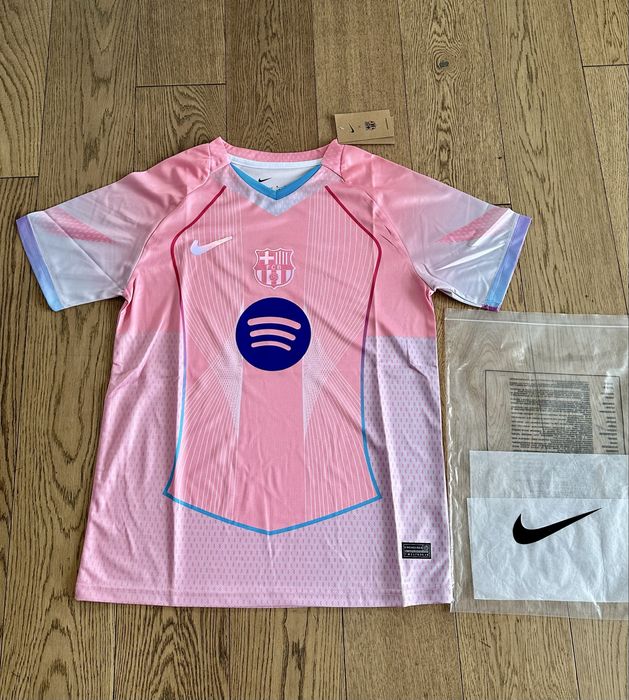 Tricou nike barcelona editie limitata marimea M de la adulti