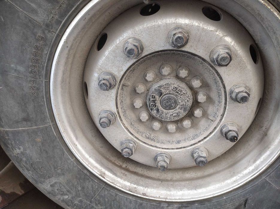 Рефрежератор прицеп .Фура учун. SCHWARZ MULLER. 2003 й  . 8 тонна