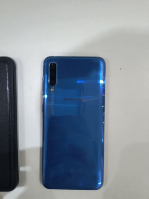 Самсунг А50 4/64