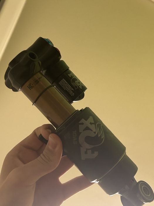 продавам заден амортисьор fox x2