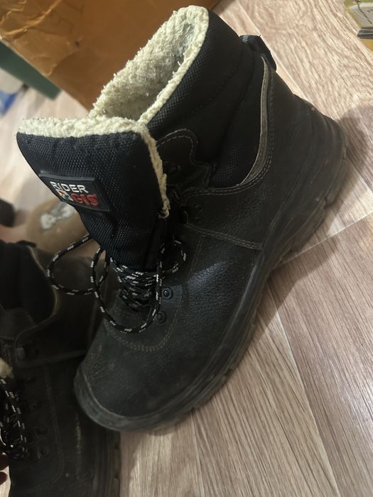 Продам спец обувь