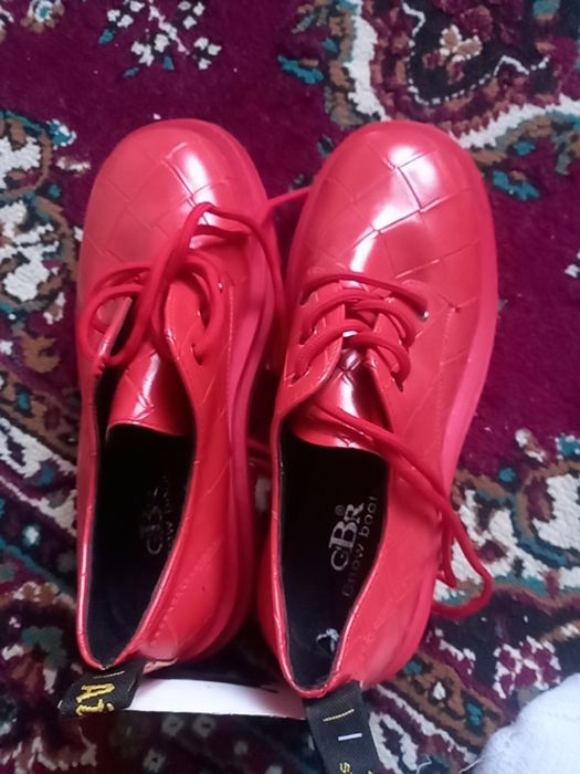 Аяқкиім сатылады