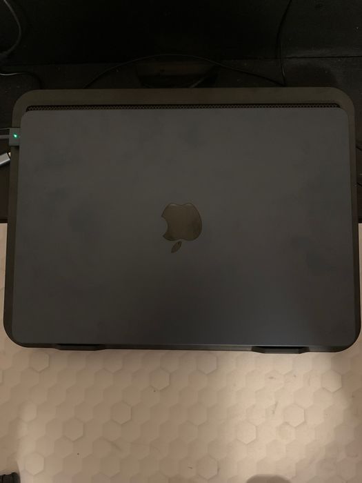 Macbook air m2 13.6