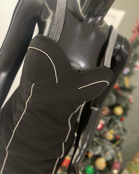 Черна елегантна рокля