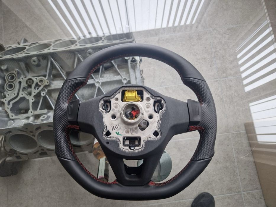 Волан с airbag за Golf 8 GTI 1400 лв