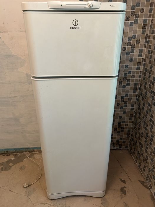 Холодильник Indesit