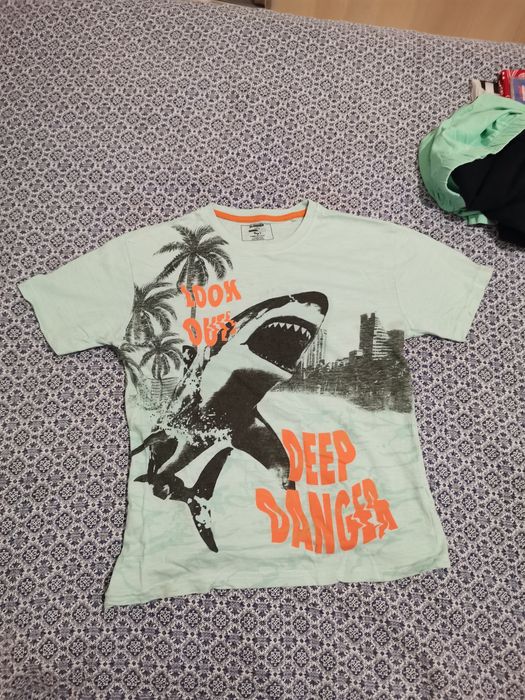 Tricouri XS și pantaloni 134-140