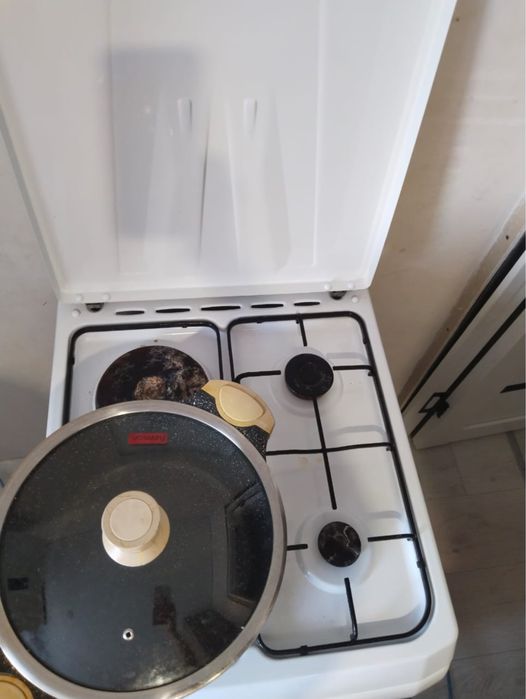 Продам электрическую плиту AVA