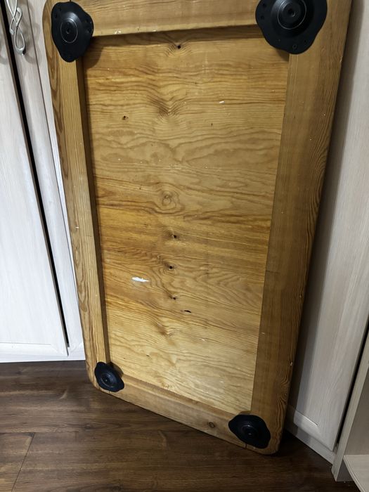 Стол для гостей и кухни